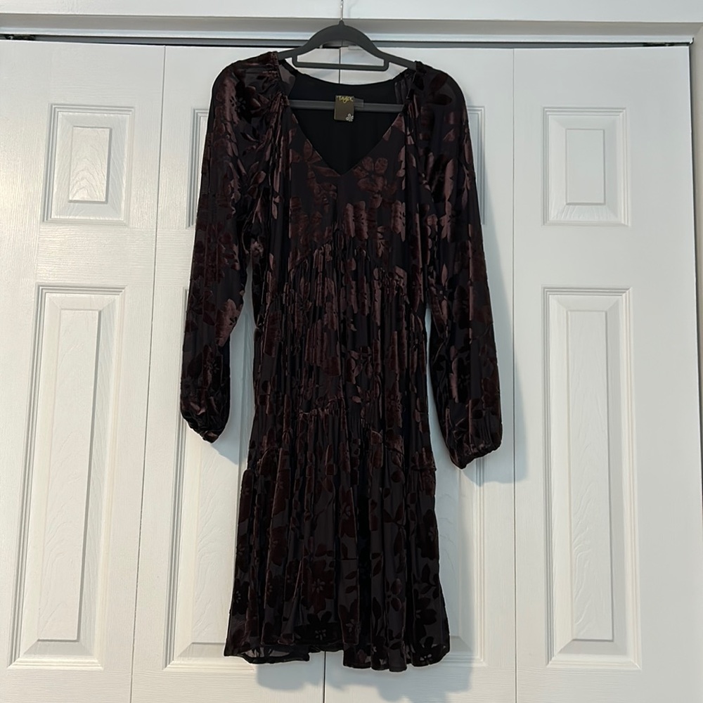 Taylor deep burgundy dress size 14. The pictures do not do this dress justice!